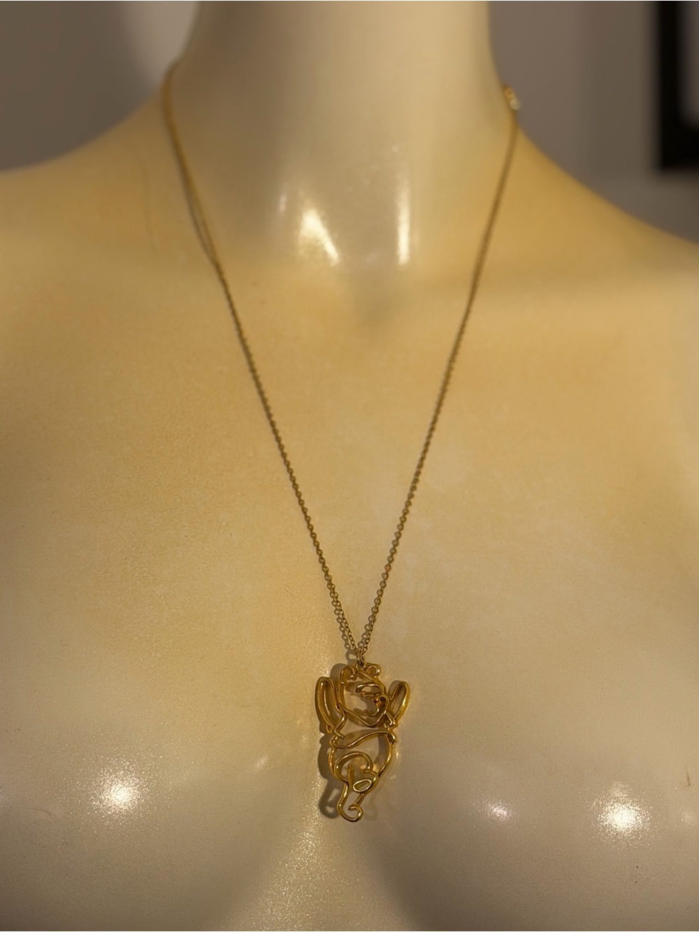 Disney Winnie the Pooh Gold Tone Outline Pendant Necklace Long Chain Vintage